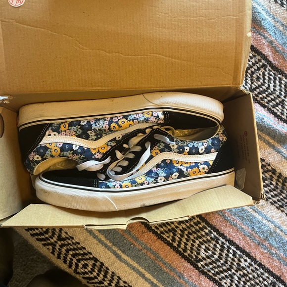 Custom Vans - Picture 3 of 5
